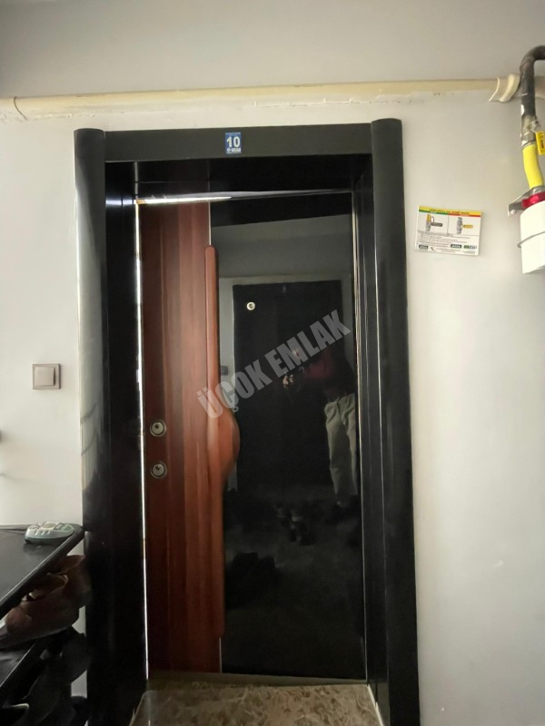 AFYON ÜÇOK EMLAKTAN SAHİPATA MAH SATILIK ARAKAT 3+1 DAİRE