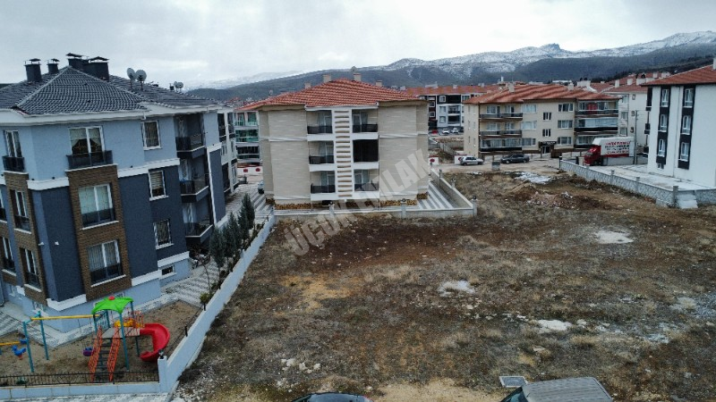 AFYON ÜÇOK EMLAKTAN KANLICA MAH SATILIK 2+1 SIFIR LÜKS TEMELDEN DAİRELER