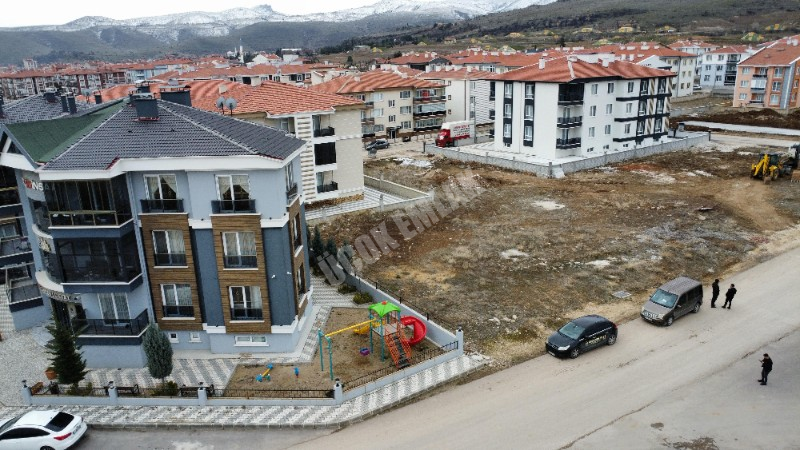 AFYON ÜÇOK EMLAKTAN KANLICA MAH SATILIK 2+1 SIFIR LÜKS TEMELDEN DAİRELER