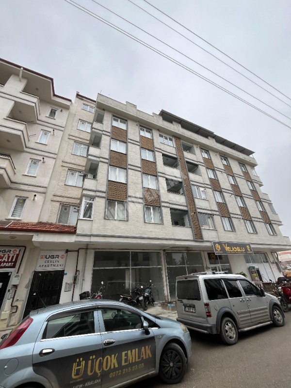 AFYON ÜÇOK EMLAKTAN ERENLER MAH YATIRIMLIK SATILIK 3+1 EŞYALI DAİRE
