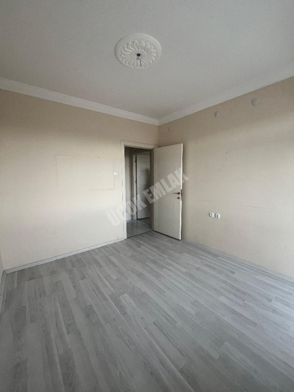 AFYON ÜÇOK EMLAKTAN YENİCE MAH KİRALIK 4+1 GENİŞ DAİRE