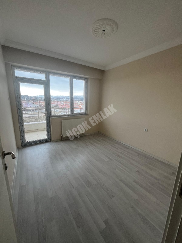 AFYON ÜÇOK EMLAKTAN YENİCE MAH KİRALIK 4+1 GENİŞ DAİRE