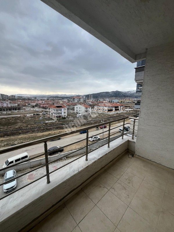 AFYON ÜÇOK EMLAKTAN YENİCE MAH KİRALIK 4+1 GENİŞ DAİRE