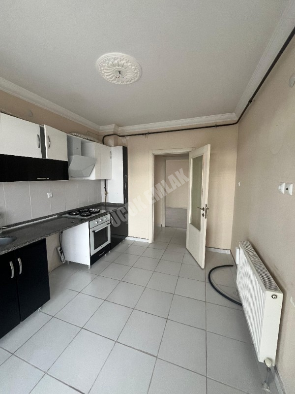AFYON ÜÇOK EMLAKTAN YENİCE MAH KİRALIK 4+1 GENİŞ DAİRE