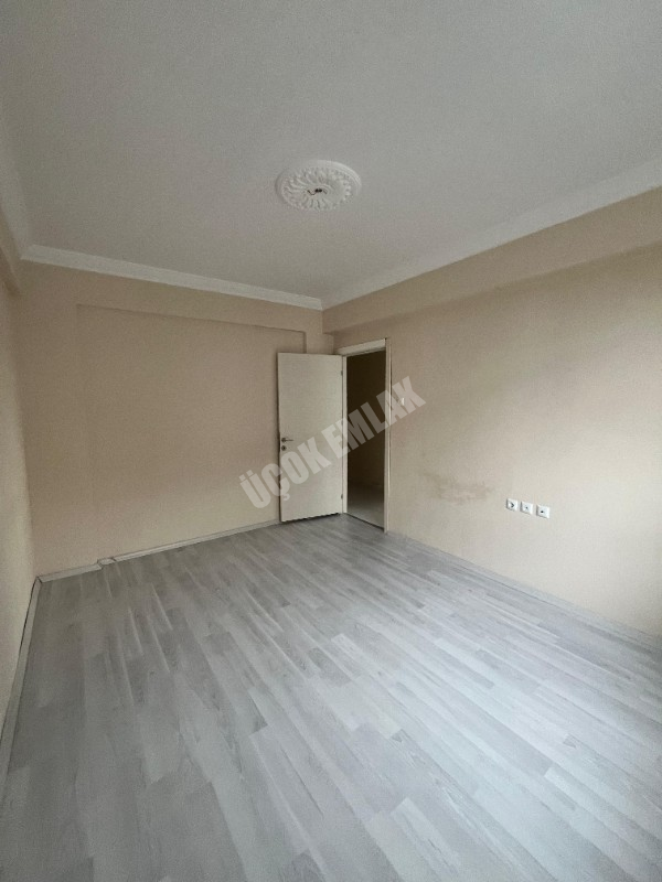 AFYON ÜÇOK EMLAKTAN YENİCE MAH KİRALIK 4+1 GENİŞ DAİRE