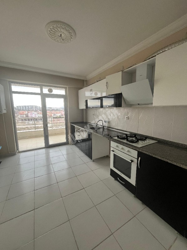 AFYON ÜÇOK EMLAKTAN YENİCE MAH KİRALIK 4+1 GENİŞ DAİRE