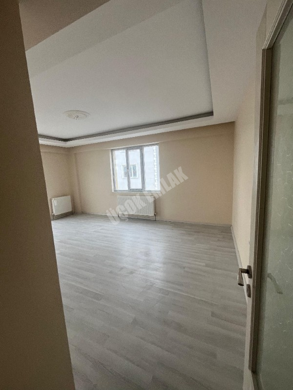 AFYON ÜÇOK EMLAKTAN YENİCE MAH KİRALIK 4+1 GENİŞ DAİRE
