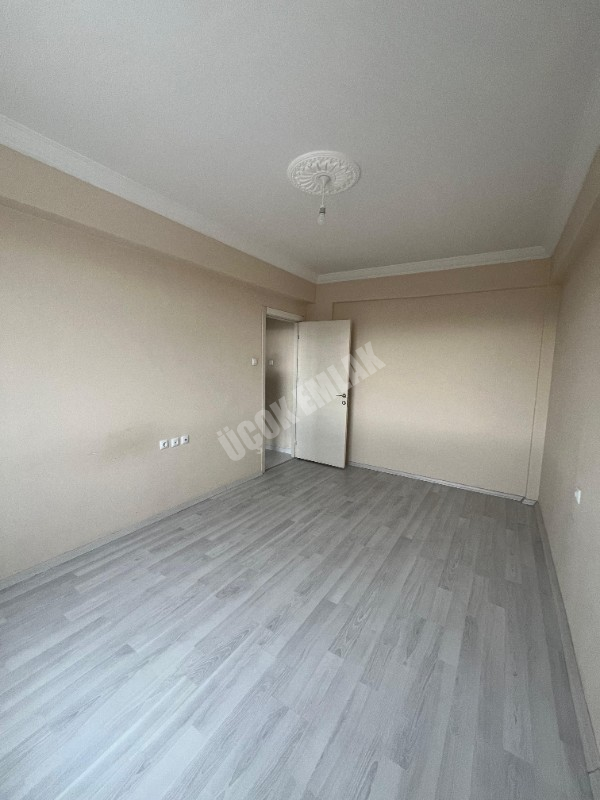 AFYON ÜÇOK EMLAKTAN YENİCE MAH KİRALIK 4+1 GENİŞ DAİRE