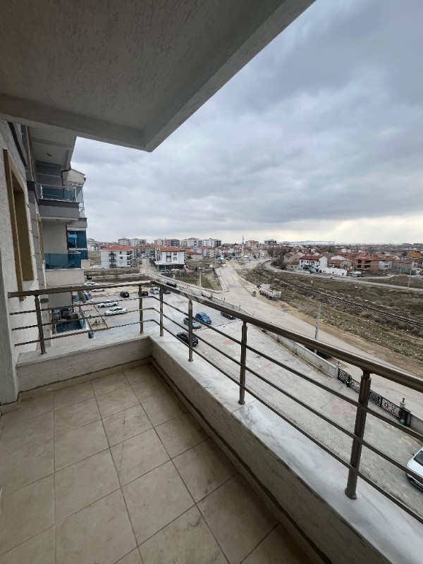 AFYON ÜÇOK EMLAKTAN YENİCE MAH KİRALIK 4+1 GENİŞ DAİRE