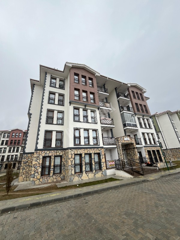 AFYON ÜÇOK EMLAKTAN ÇETİNKAYA TOKİDE SIFIR AYARINDA SATILIK 2+1 DAİRE