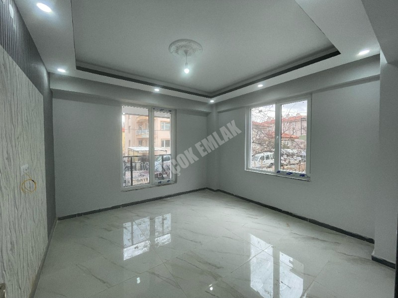 AFYON ÜÇOK EMLAKTAN SAHİPATA MAH SATILIK SIFIR LÜKS 3+1 DAİRE 