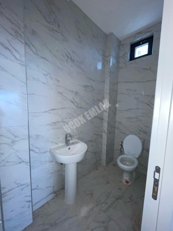 AFYON ÜÇOK EMLAKTAN SELÇUKLU MAH CADDE ÜSTÜ KİRALIK 100M² SIFIR DÜKKAN