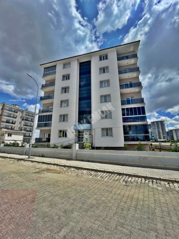AFYON ÜÇOK EMLAKTAN ERKMEN CUMHURİYET MAH KİRALIK 4+1 DAİRE