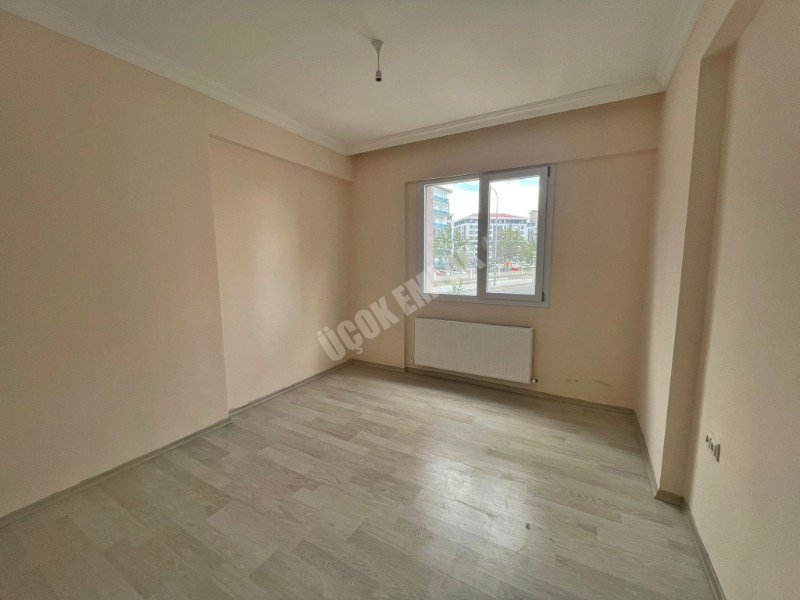 AFYON ÜÇOK EMLAKTAN ERKMEN CUMHURİYET MAH KİRALIK 4+1 DAİRE