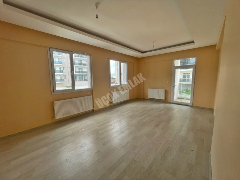 AFYON ÜÇOK EMLAKTAN ERKMEN CUMHURİYET MAH KİRALIK 4+1 DAİRE