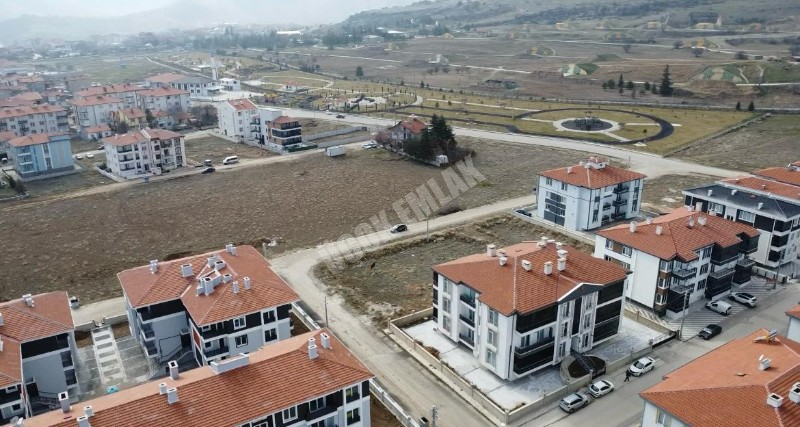 AFYON ÜÇOK EMLAKTAN KANLICA MAH TEMELDEN SATILIK 2+1 SIFIR LÜKS DAİRELER