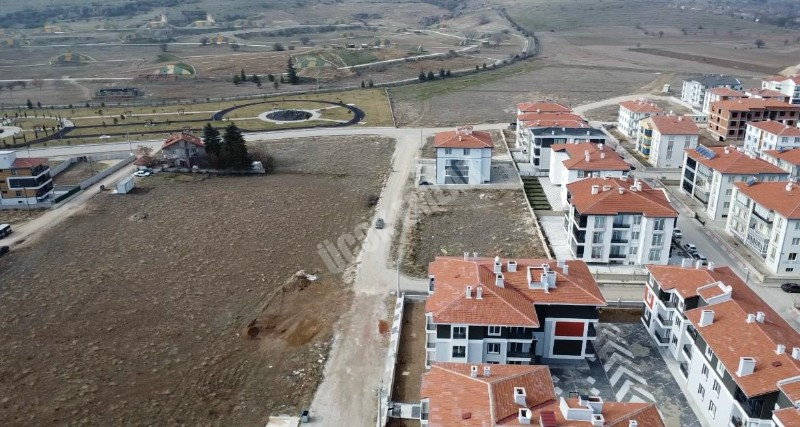 AFYON ÜÇOK EMLAKTAN KANLICA MAH TEMELDEN SATILIK 2+1 SIFIR LÜKS DAİRELER