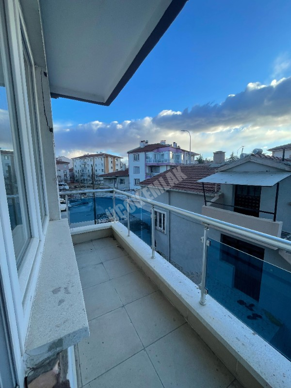 AFYON ÜÇOK EMLAKTAN ALİ İHSANPAŞA MAH KİRALIK 3+1 TEMİZ BAKIMLI DAİRELER