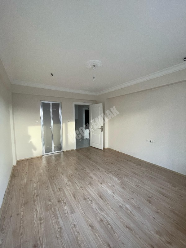 AFYON ÜÇOK EMLAKTAN ALİ İHSANPAŞA MAH KİRALIK 3+1 TEMİZ BAKIMLI DAİRELER