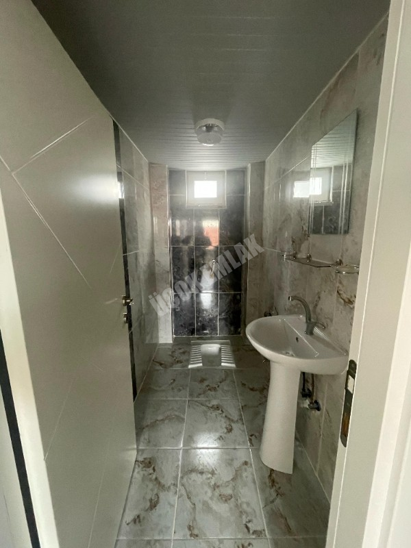 AFYON ÜÇOK EMLAKTAN MAREŞAL MAH KİRALIK ARAKAT SIFIR AYARINDA 2+1 DAİRE 