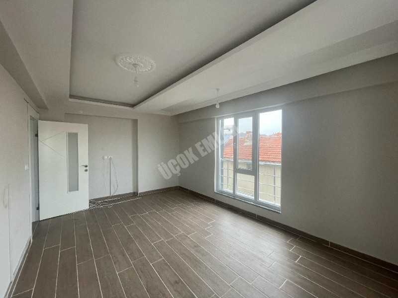AFYON ÜÇOK EMLAKTAN MAREŞAL MAH KİRALIK ARAKAT SIFIR AYARINDA 2+1 DAİRE 