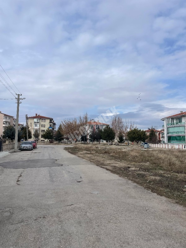 AFYON ÜÇOK EMLAKTAN MAREŞAL MAH KİRALIK ARAKAT SIFIR AYARINDA 2+1 DAİRE 