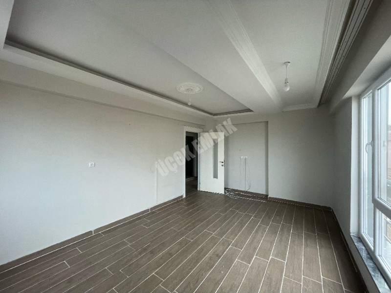 AFYON ÜÇOK EMLAKTAN MAREŞAL MAH KİRALIK ARAKAT SIFIR AYARINDA 2+1 DAİRE 