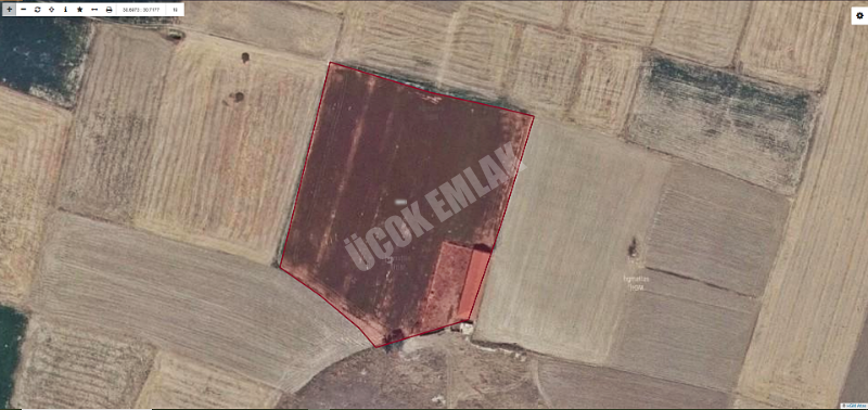 AFYON ÜÇOK EMLAKTAN SÜLÜMENLİ DE SATILIK 12.625M² TARLA
