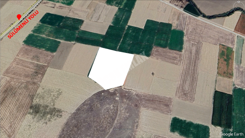 AFYON ÜÇOK EMLAKTAN SÜLÜMENLİ DE SATILIK 12.625M² TARLA
