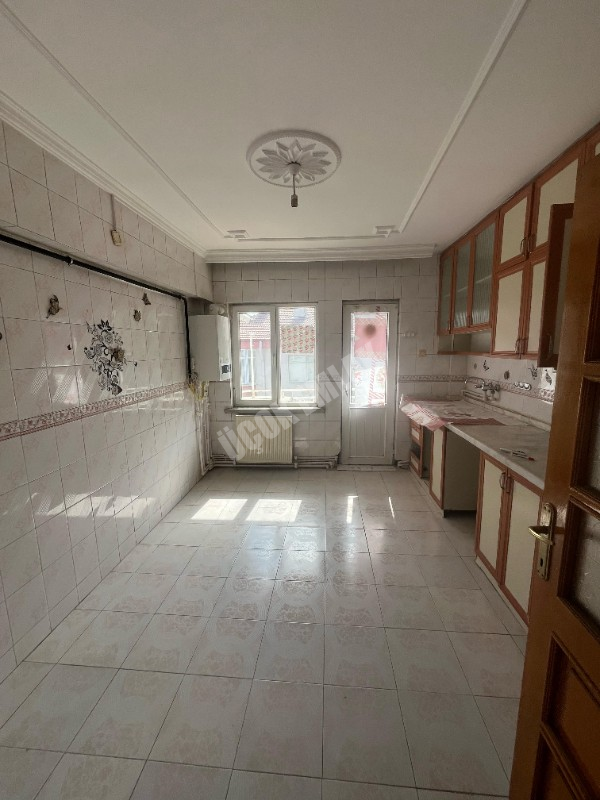 AFYON ÜÇOK EMLAKTAN MAREŞAL MAH. KİRALIK 3+1 DAİRE