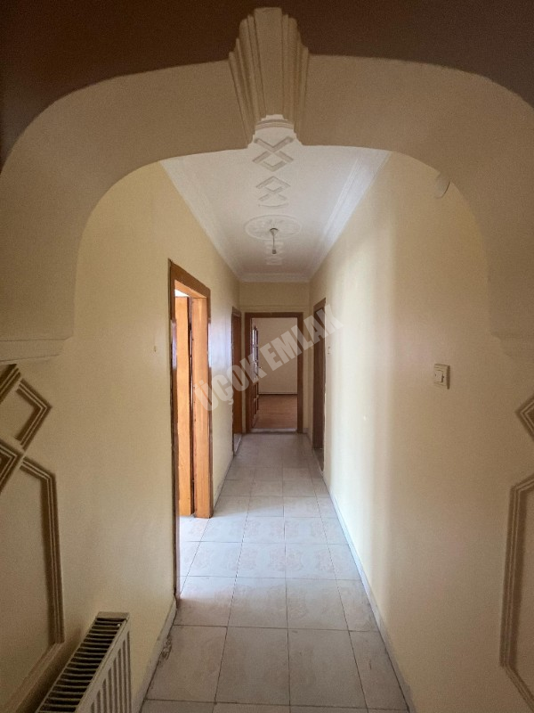 AFYON ÜÇOK EMLAKTAN MAREŞAL MAH. KİRALIK 3+1 DAİRE