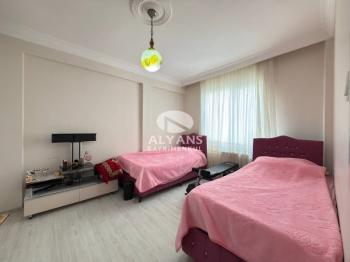 ALYANS'TAN MERKEZİ KONUMDA TEK BLOK FULL YAPILI DOĞALGAZLI 3+1