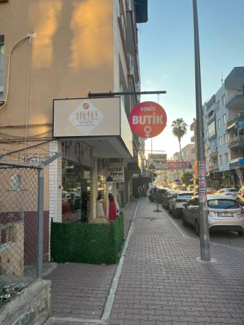 ASLAN'DAN POZCU DA MERKEZİ KONUMDA DEVREN KİRALIK BUTİK