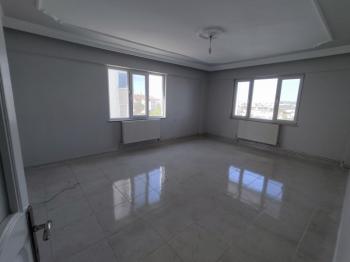 GÖNEN’DE ÖZEL TASARIMLI, GENİŞ 3+1 DAİRE