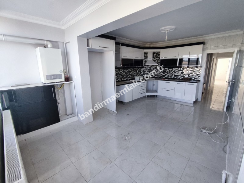 GÖNEN’DE ÖZEL TASARIMLI, GENİŞ 3+1 DAİRE