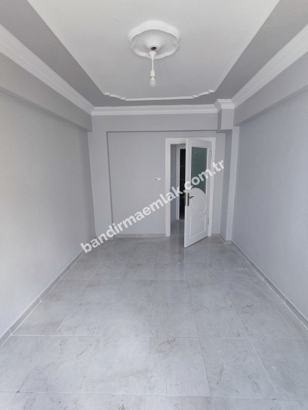 GÖNEN’DE ÖZEL TASARIMLI, GENİŞ 3+1 DAİRE