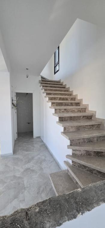 Lefkoşa Yenikent Bölgesinde Hemen Teslim Satılık 3+1 Köşe Villa 