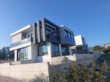 Girne Boğaz Bölgesinde  Satılık 4+1 Villa