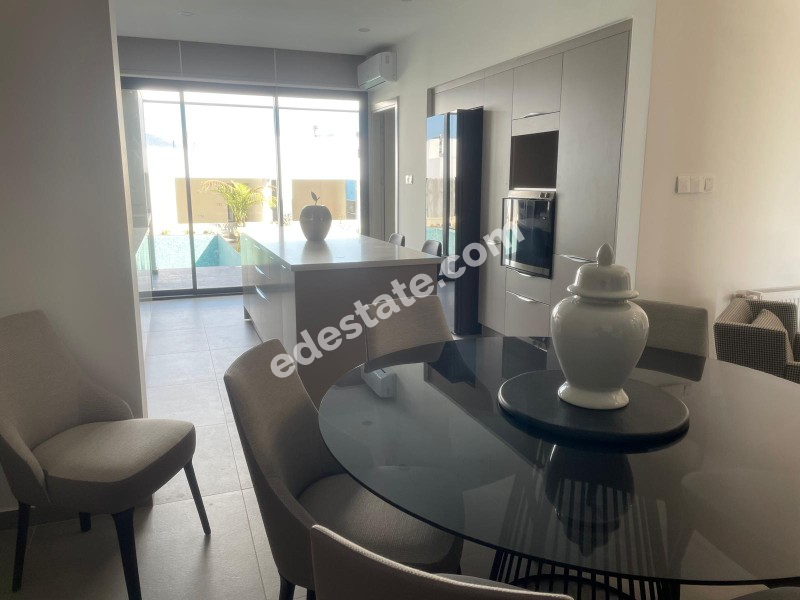 Lefkoşa Batıkent Bölgesinde Satılık 3+1 Havuzlu Lüks Villa