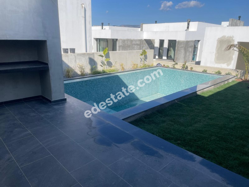 Lefkoşa Batıkent Bölgesinde Satılık 3+1 Havuzlu Lüks Villa