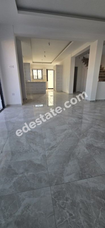 Lefkoşa Yenikent Bölgesinde Hemen Teslim Satılık 3+1 Köşe Villa 