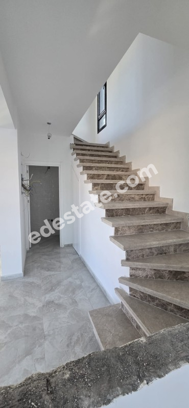 Lefkoşa Yenikent Bölgesinde Hemen Teslim Satılık 3+1 Köşe Villa 