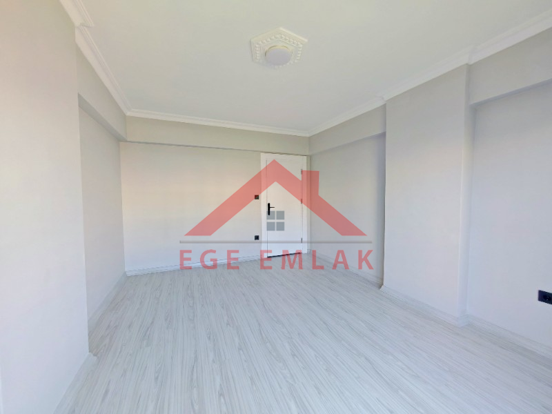 Cumhuriyet İlkokuluna Yakın Satılık Daire