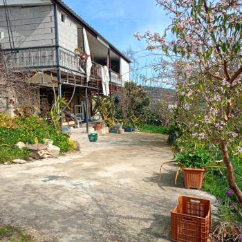 Elmas’tan Mezitli Çevlik’te Doğa Ve Deniz Manzaralı Köy Evi