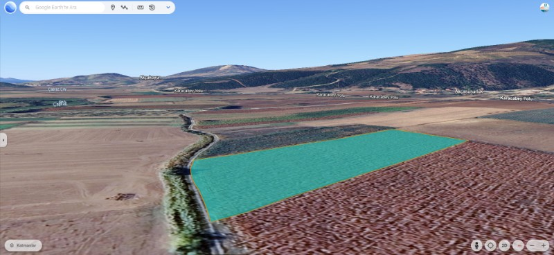DijitalEmlak'tan Karacabey Akçasusurluk Köyüne Yakın Yola Cepheli Satılık Yatırımlık 9.100 m2 Kıymetli Arazi.