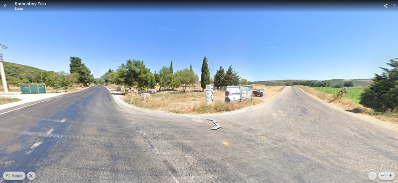 DijitalEmlak'tan Karacabey Akçasusurluk Köyüne Yakın Yola Cepheli Satılık Yatırımlık 9.100 m2 Kıymetli Arazi.