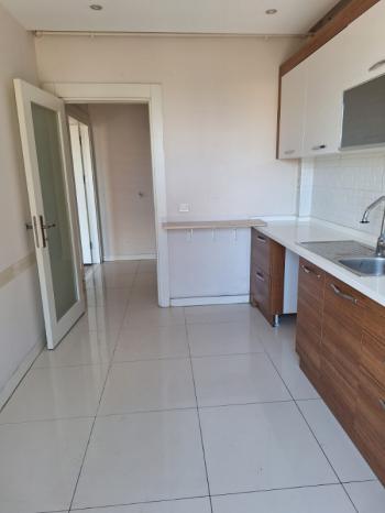 Beylikdüzü Kavaklı Mah. Harika Lokasyonda Çift Banyolu Kiralık 2+1 Daire!