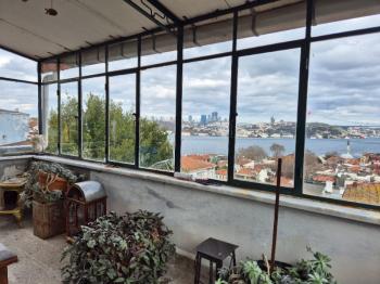Kuzguncuk'ta Boğaz Manzaralı, Teraslı  3 Katlı Müstakil Ev
