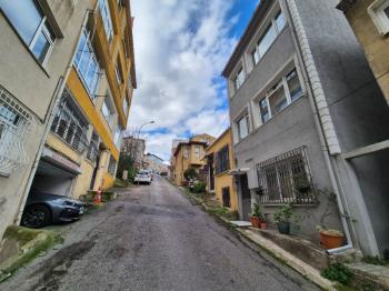 Kuzguncuk'ta Boğaz Manzaralı, Teraslı  3 Katlı Müstakil Ev
