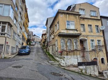 Kuzguncuk'ta Boğaz Manzaralı, Teraslı  3 Katlı Müstakil Ev